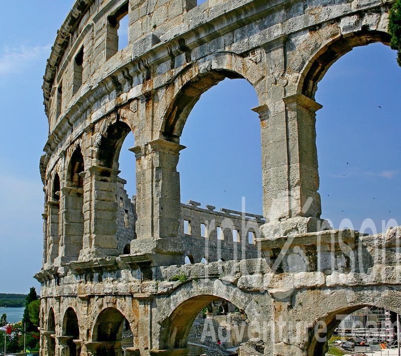 1514-pula-arena-lukovi-resize.jpg